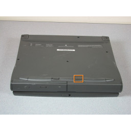 Замена батареи в Macintosh PowerBook серии 1400